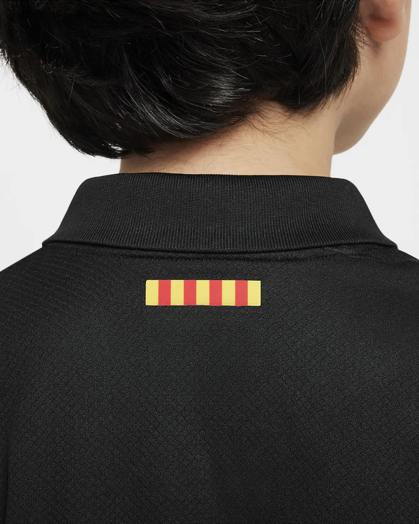 Conjunto-Infantil-FC-Barcelona-II-24-25-Edición-Especial-Travis-Scott-2