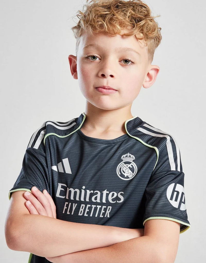 Conjunto-Niños-Real-Madrid-II-25-26-Lanzamiento-3